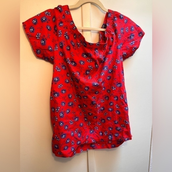 BANANA Republic red floral top size medium EUC - Picture 3 of 4